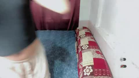 isla_flame_ online show from August 6, 5:17 am