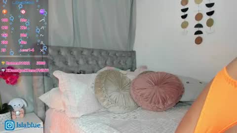 Isla Blue online show from August 12, 1:52 am