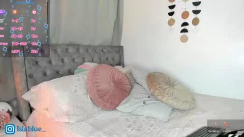 Isla Blue online show from August 14, 11:41 pm