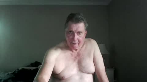island625103 online show from August 11, 10:23 pm