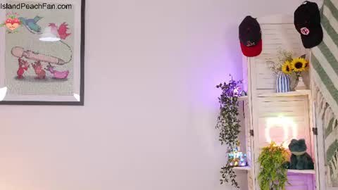 Peaches online show from July 12, 9:10 pm