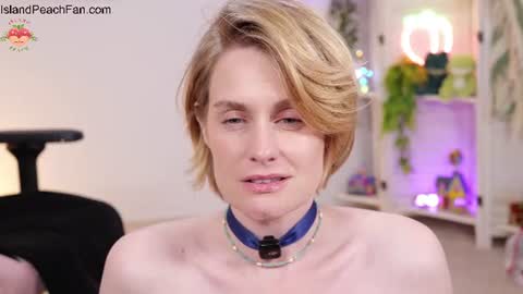 Peaches online show from August 2, 9:33 pm