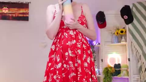 Peaches online show from August 14, 8:01 pm