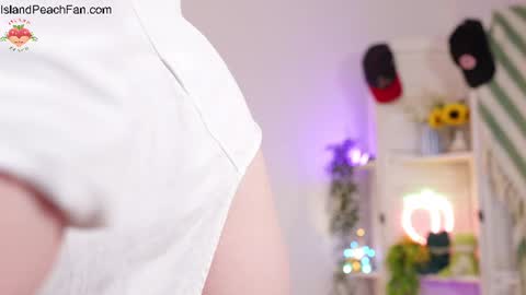 Peaches online show from August 15, 8:13 pm