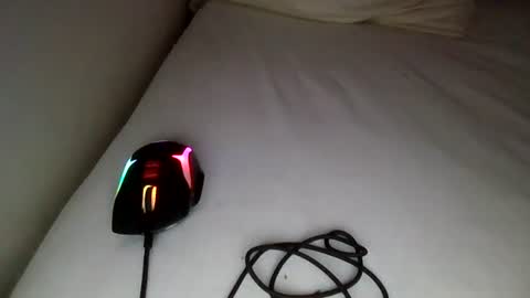 islaysince97 online show from July 12, 9:04 am