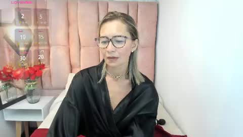 ISSA MILF online show from August 10, 3:35 pm