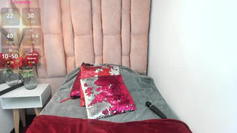 ISSA MILF online show from August 15, 4:00 pm
