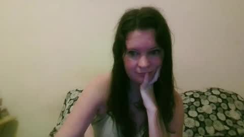 issamayy333 online show from June 8, 7:25 am