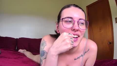 Its HoneyVex online show from May 9, 3:25 pm