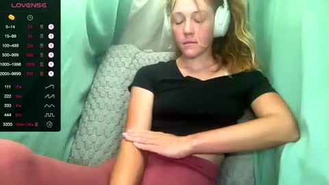 Lily online show from August 10, 11:28 pm