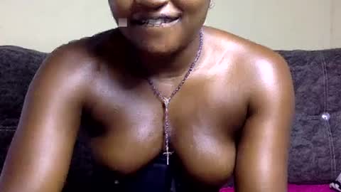 its_slut_bella online show from August 4, 8:28 pm