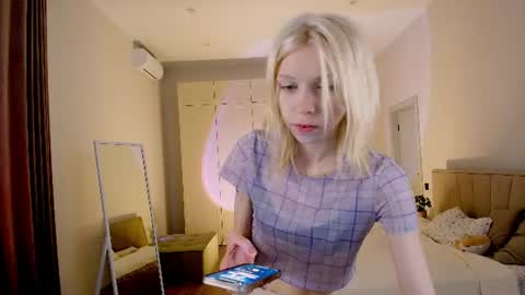 Yami online show from August 13, 3:04 pm