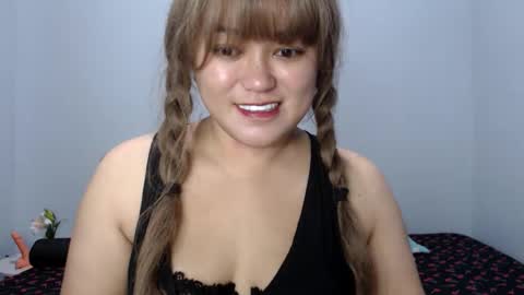 itslalaluna online show from March 4, 5:16 am