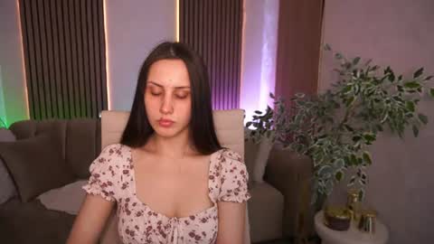itsmeannabelle online show from August 3, 7:04 am