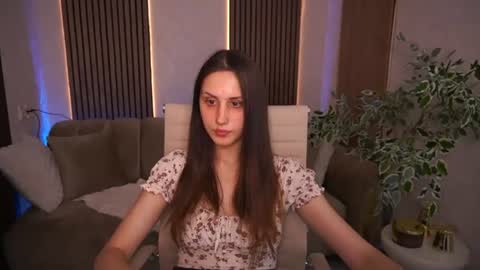itsmeannabelle online show from August 3, 11:28 am