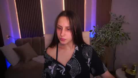 itsmeannabelle online show from August 10, 7:43 am