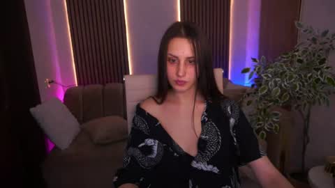 itsmeannabelle online show from August 10, 9:55 am