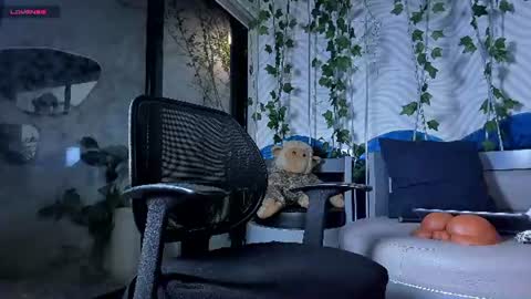 itszairen online show from August 16, 2:04 am