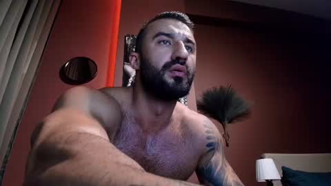 iustinmucle95 online show from July 29, 10:17 pm