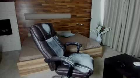 IvanHydee online show from August 6, 8:57 am