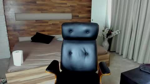 IvanHydee online show from August 10, 9:55 am