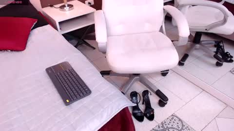 ivett_ online show from August 7, 4:18 pm