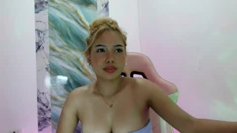 ivory_babe online show from August 2, 12:01 pm
