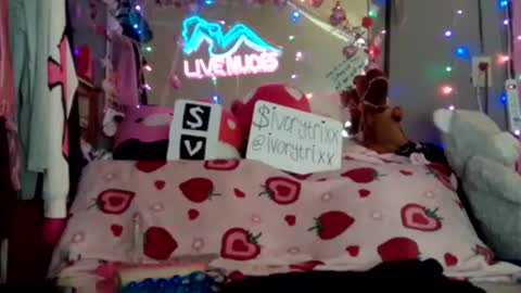 ivorytrixx online show from July 14, 6:29 am