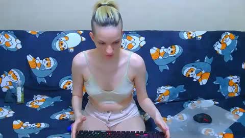 Ivy and Lester online show from August 9, 7:48 pm