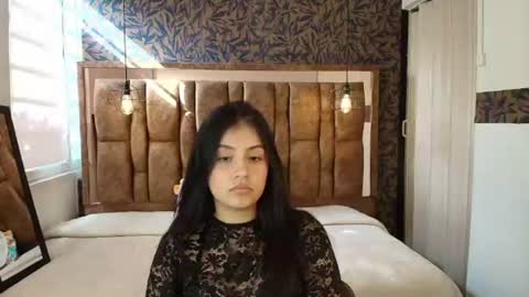 IVY ROSE online show from August 5, 1:31 pm