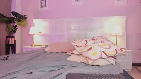 Ivy sweet online show from August 12, 10:45 pm