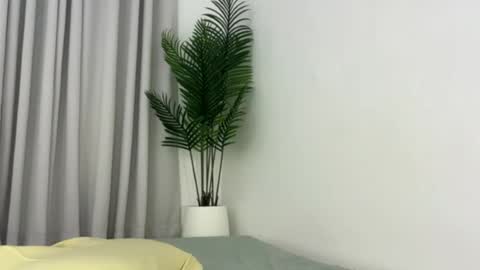 ivysnows online show from August 4, 2:08 am
