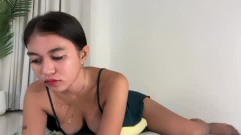 ivysnows online show from August 14, 12:36 am
