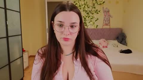 Daisy online show from August 3, 12:17 am