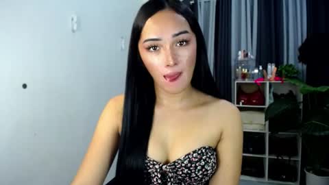 iwillcum4u_ online show from August 12, 11:34 am