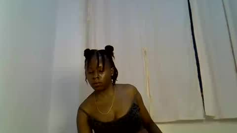iynika online show from July 27, 2:06 am