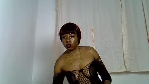 iynika online show from August 12, 11:51 pm