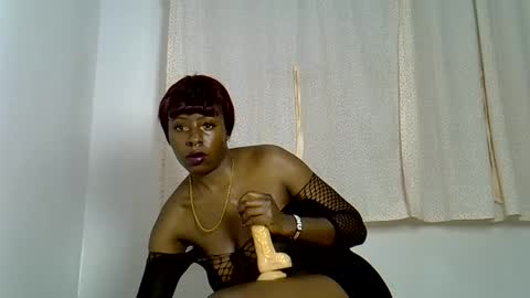 iynika online show from August 13, 2:03 am