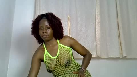iynika online show from August 18, 2:28 am