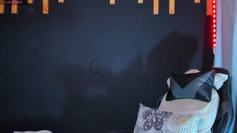 hot izys online show from August 1, 8:42 am