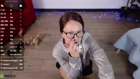 izzy_cam online show from August 6, 8:46 am