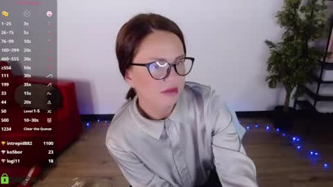 izzy_cam online show from August 15, 8:29 am