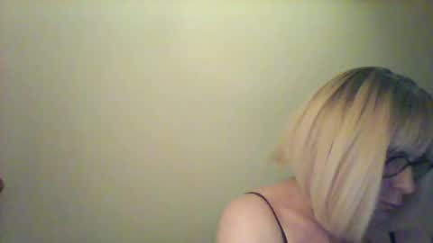 izzy_mchoney online show from April 18, 12:48 am