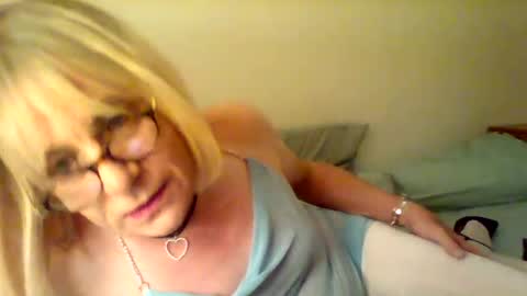 izzy_mchoney online show from August 9, 12:44 am