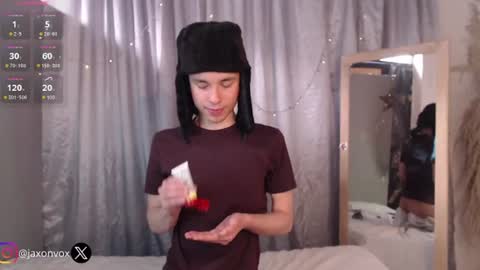 Hey im Jaxxxon check my info     online show from August 7, 6:19 pm