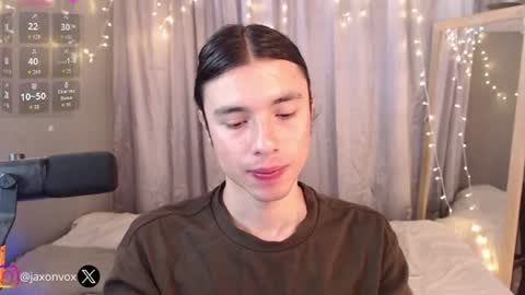 Hey im Jaxxxon check my info     online show from August 13, 3:04 pm