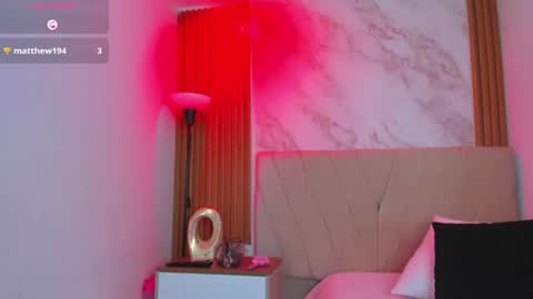j_belle_ online show from August 3, 11:45 pm