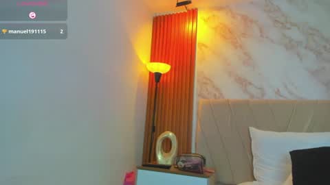 j_belle_ online show from August 5, 9:13 pm