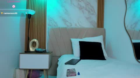 j_belle_ online show from August 13, 2:25 am