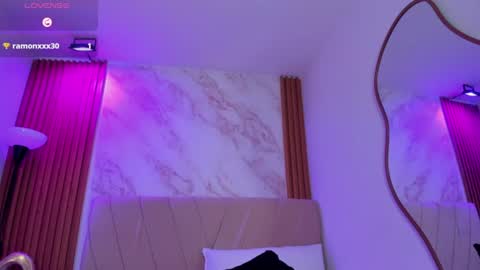 j_belle_ online show from August 13, 7:22 am